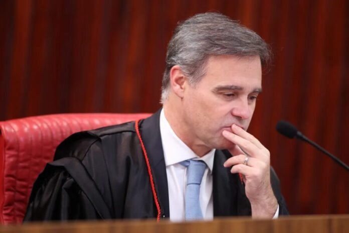 Mendonça procura Fachin e pede providências após decisão de Dino